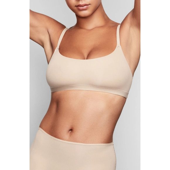 SKIMS Fits Everybody Scoop Neck Bralette in Sand - XS - Picture 1 of 6